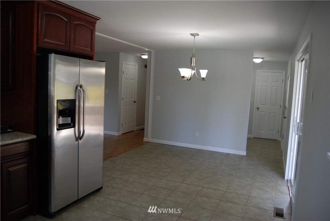 18256 Southeast 136th Street Renton, WA 98059 - Photo 4 of 13 Gallery Image 4
