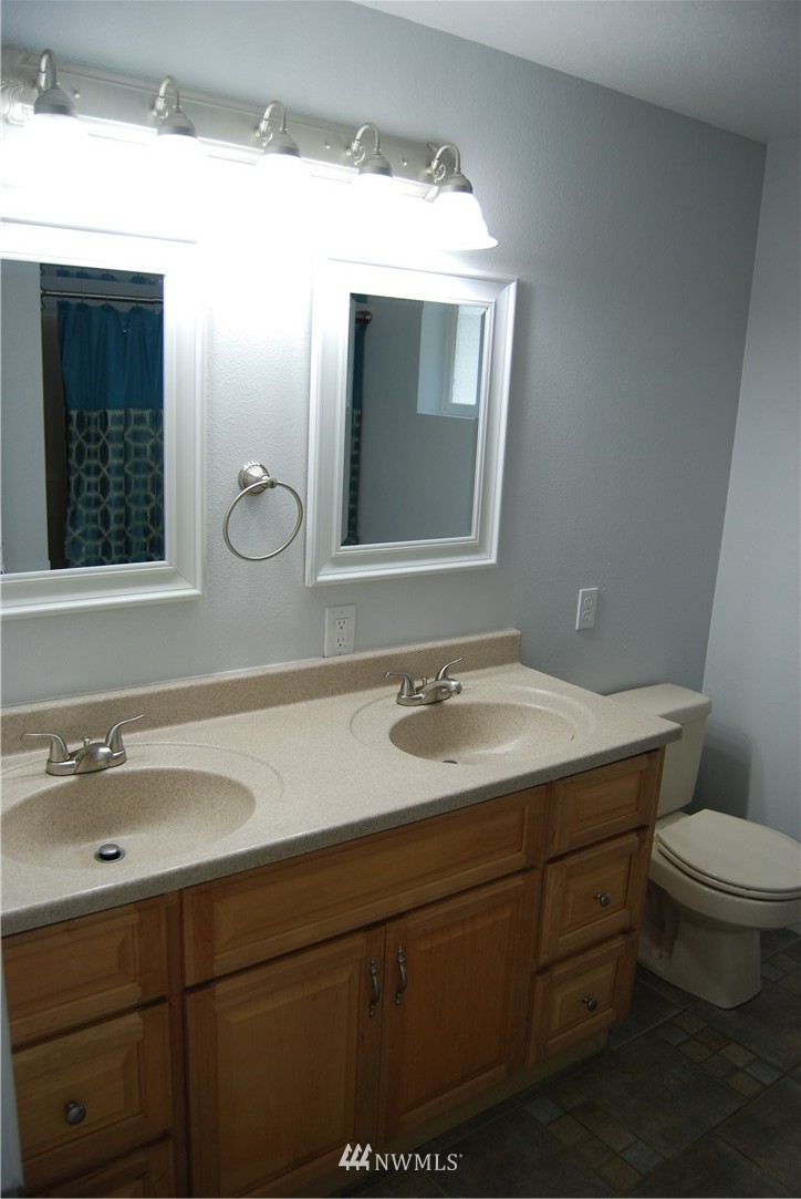18256 Southeast 136th Street Renton, WA 98059 - Photo 6 of 13 Gallery Image 6