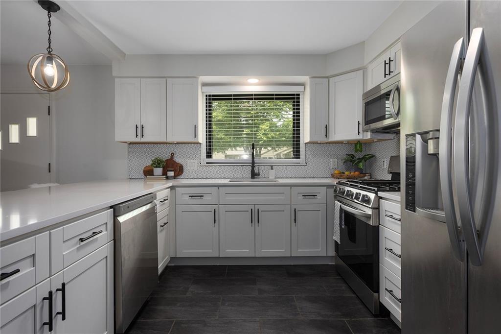 209 Northeast Maple Street Lee's Summit, MO 64063 - Photo 9 of 22