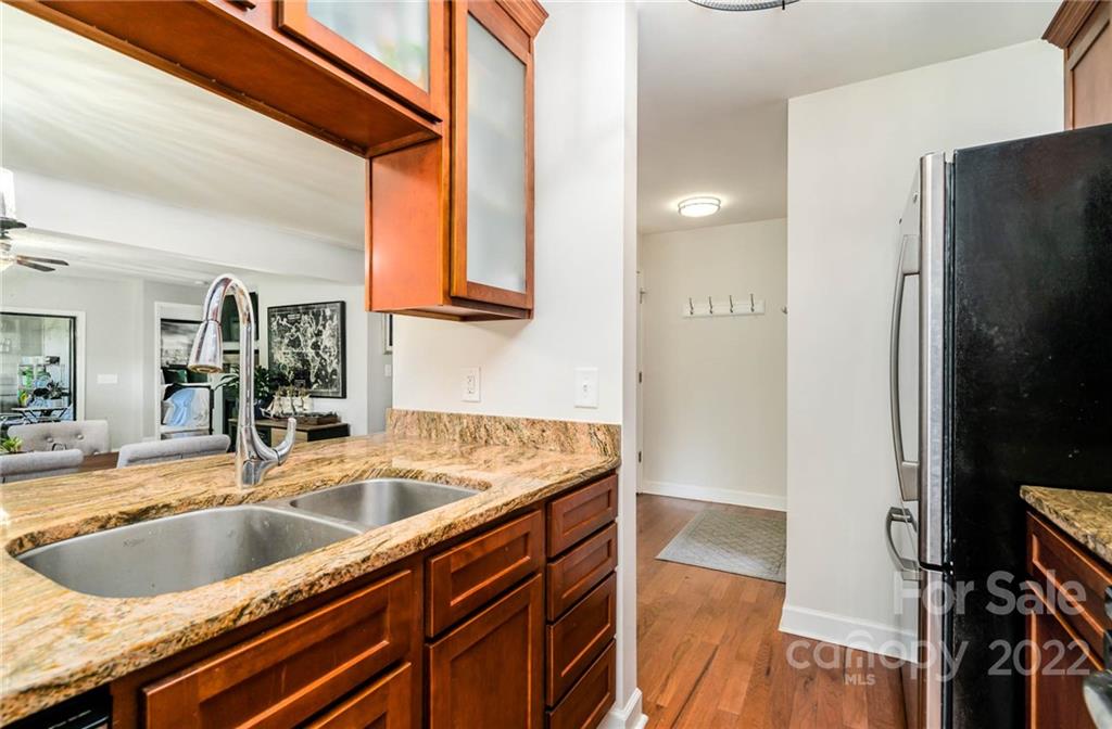 308 Queens Road, Unit 29 Charlotte, NC 28204 - Photo 5 of 20 a kitchen with a sink and a refrigerator