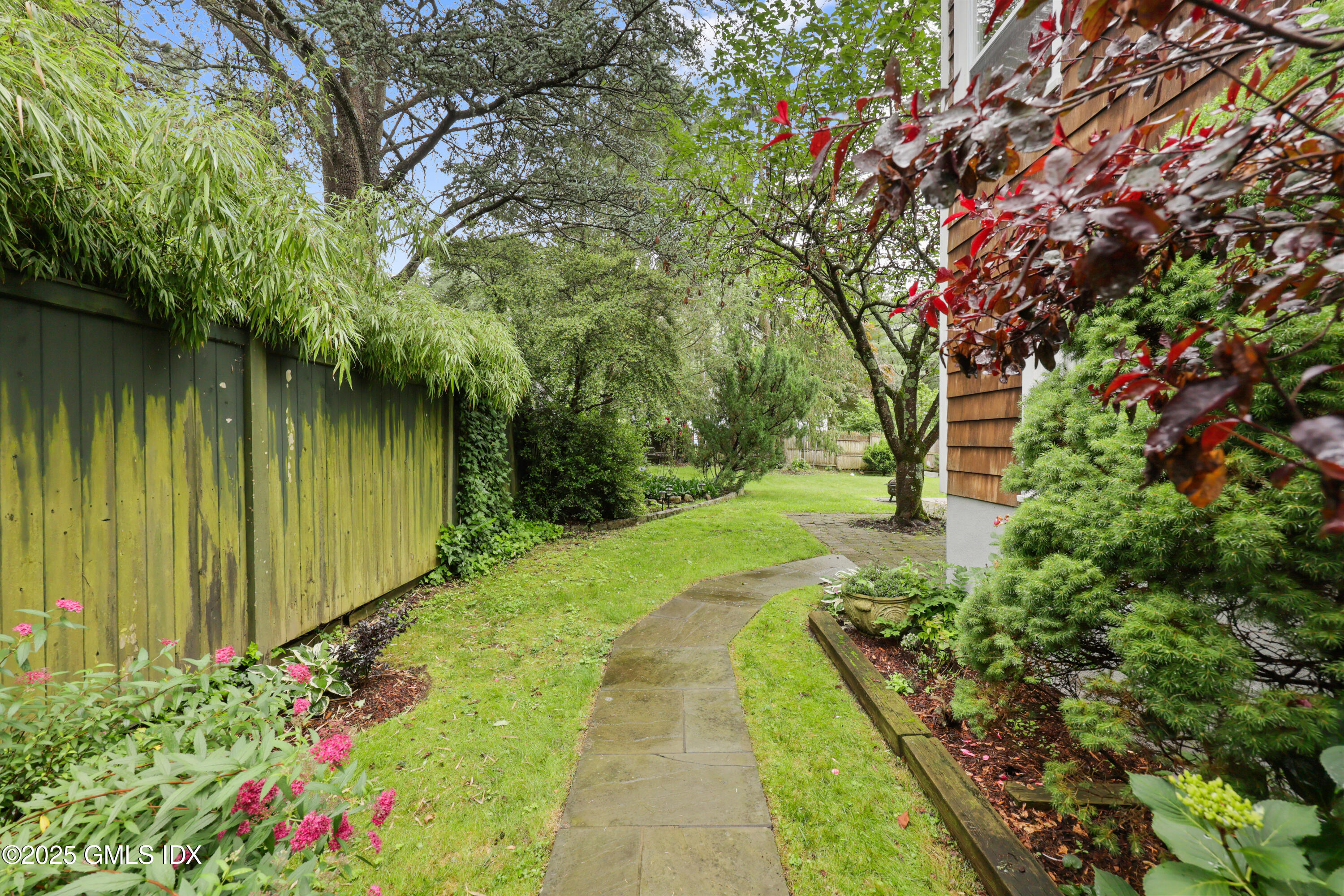 3 Janet Court, Unit 2 Riverside, CT 06878 - Photo 20 of 22 a view of a garden with plants