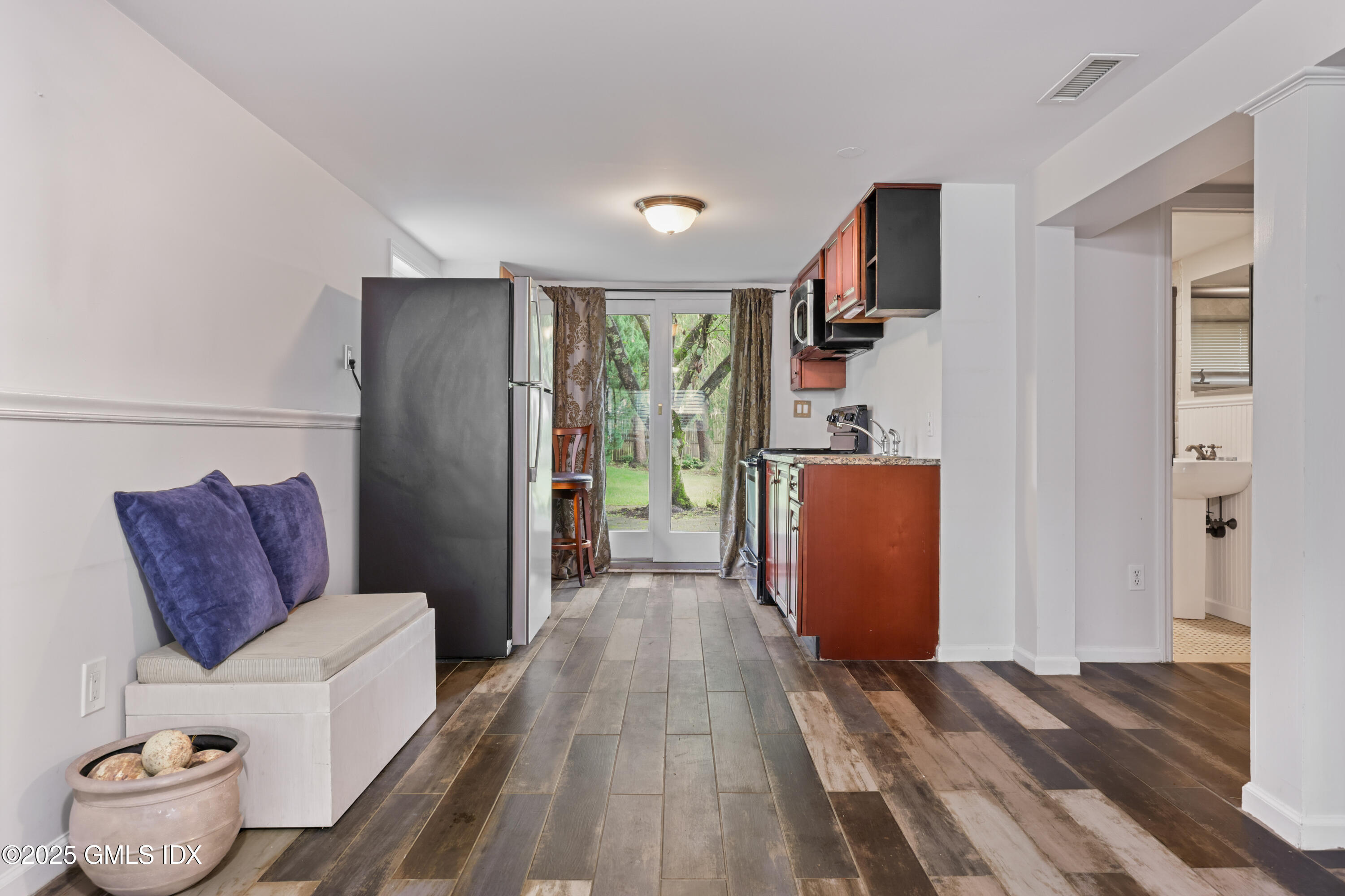 3 Janet Court, Unit 2 Riverside, CT 06878 - Photo 8 of 22 a living room with furniture and a wooden floor