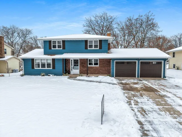 $384,900 | 544 Somerset Drive, Green Bay, WI 54301