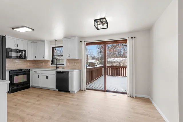 $384,900 | 544 Somerset Drive, Green Bay, WI 54301