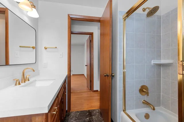 $384,900 | 544 Somerset Drive, Green Bay, WI 54301