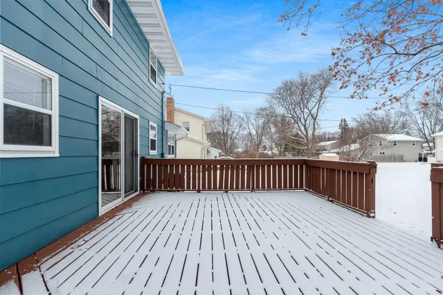 $384,900 | 544 Somerset Drive, Green Bay, WI 54301