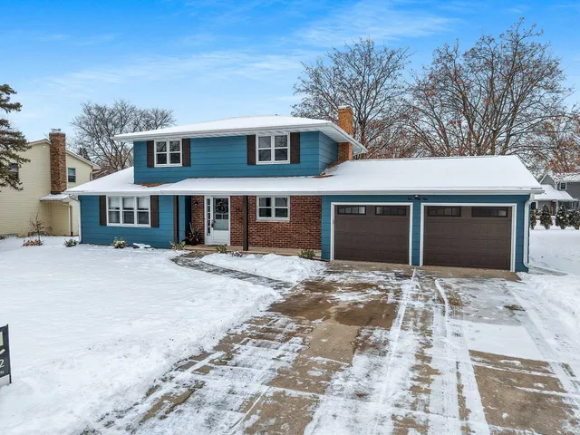 $384,900 | 544 Somerset Drive, Green Bay, WI 54301