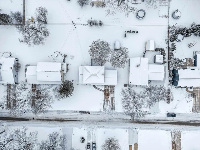 $384,900 | 544 Somerset Drive, Green Bay, WI 54301