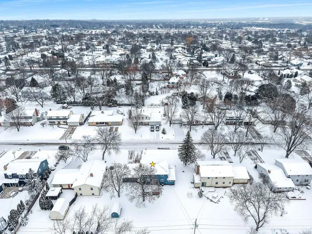 $384,900 | 544 Somerset Drive, Green Bay, WI 54301