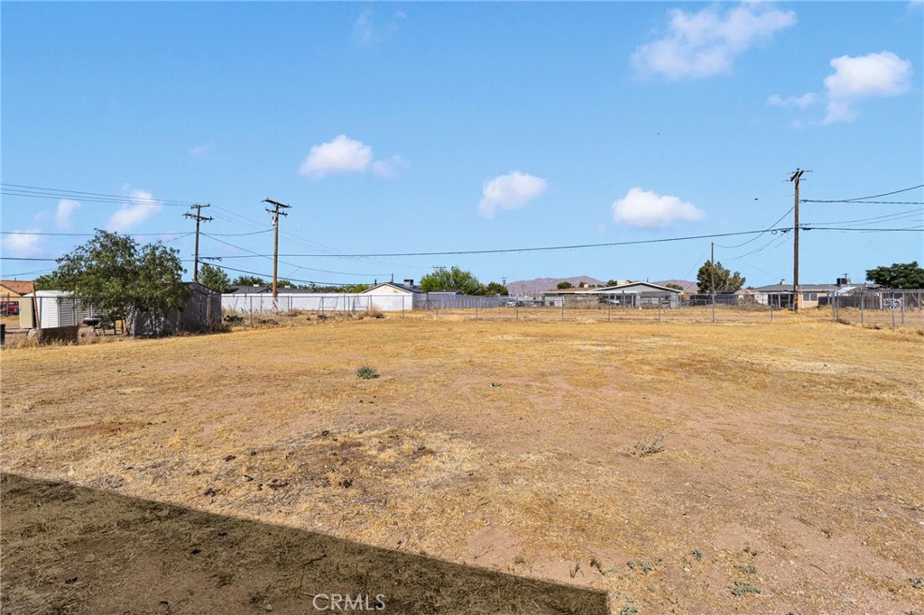 13475 Yakima Road Apple Valley, CA 92308 - Photo 17 of 20