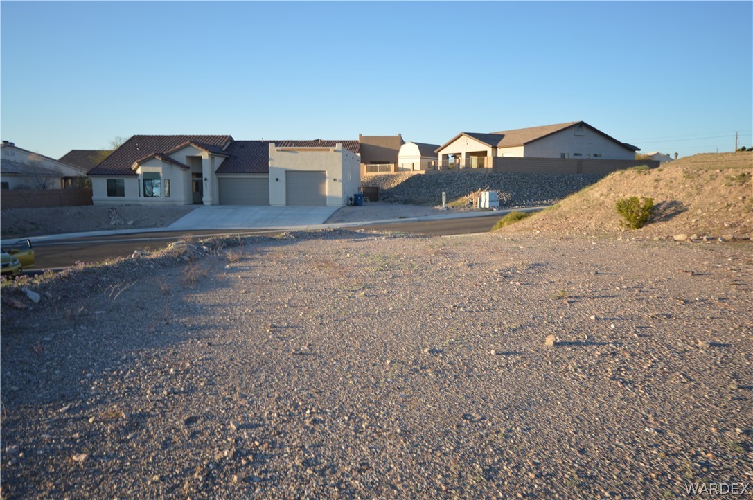 2672 Pegasus Ranch Road Bullhead City, AZ 86429 - Photo 3 of 8 a view of a house with a outdoor space