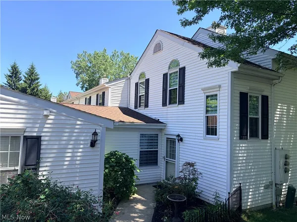 $269,000 | 7121 West Cross Creek Trail, Brecksville, OH 44141