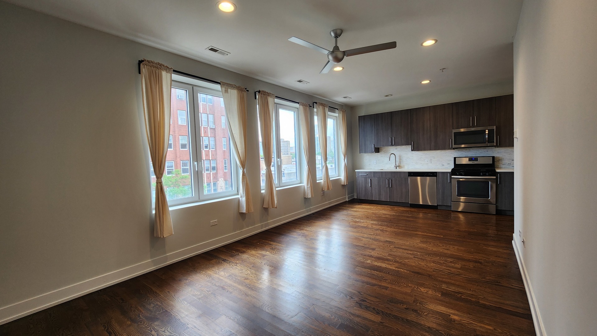 4428 North Sheridan Road, Unit 4C Chicago, IL 60640 - Photo 3 of 12