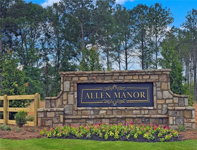 a sign that is sitting on a brick wall