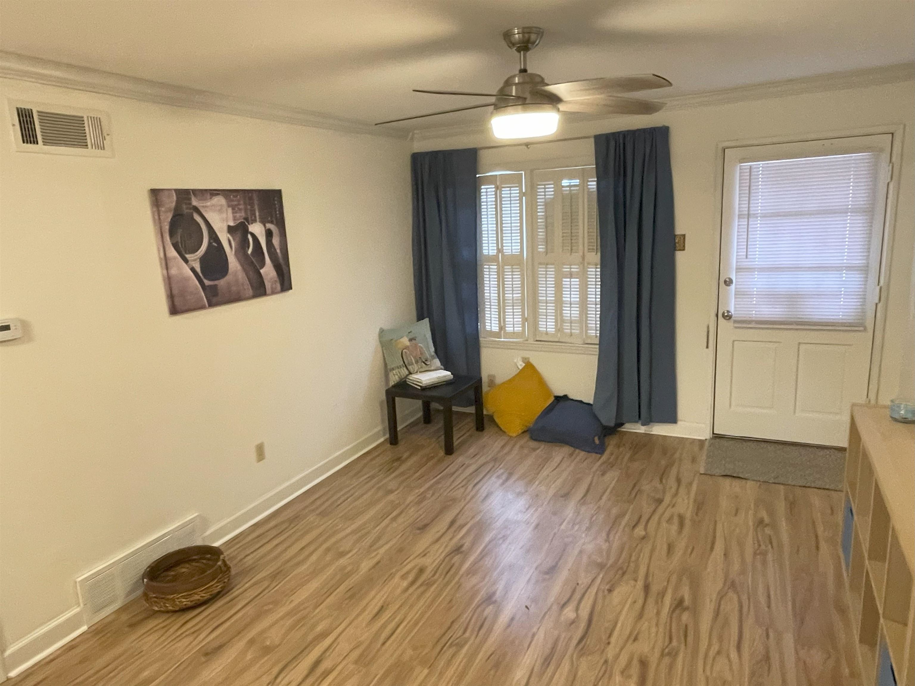 3007 Walnut Grove Road, Unit 1 Memphis, TN 38111 - Photo 6 of 14 a view of a livingroom with a workspace