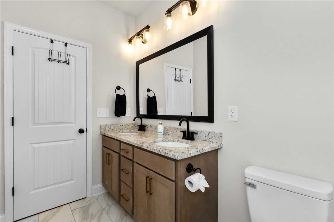 105 Bonaire Point, Unit POINTE Anderson, SC 29621 - Photo 24 of 50 hallway bath