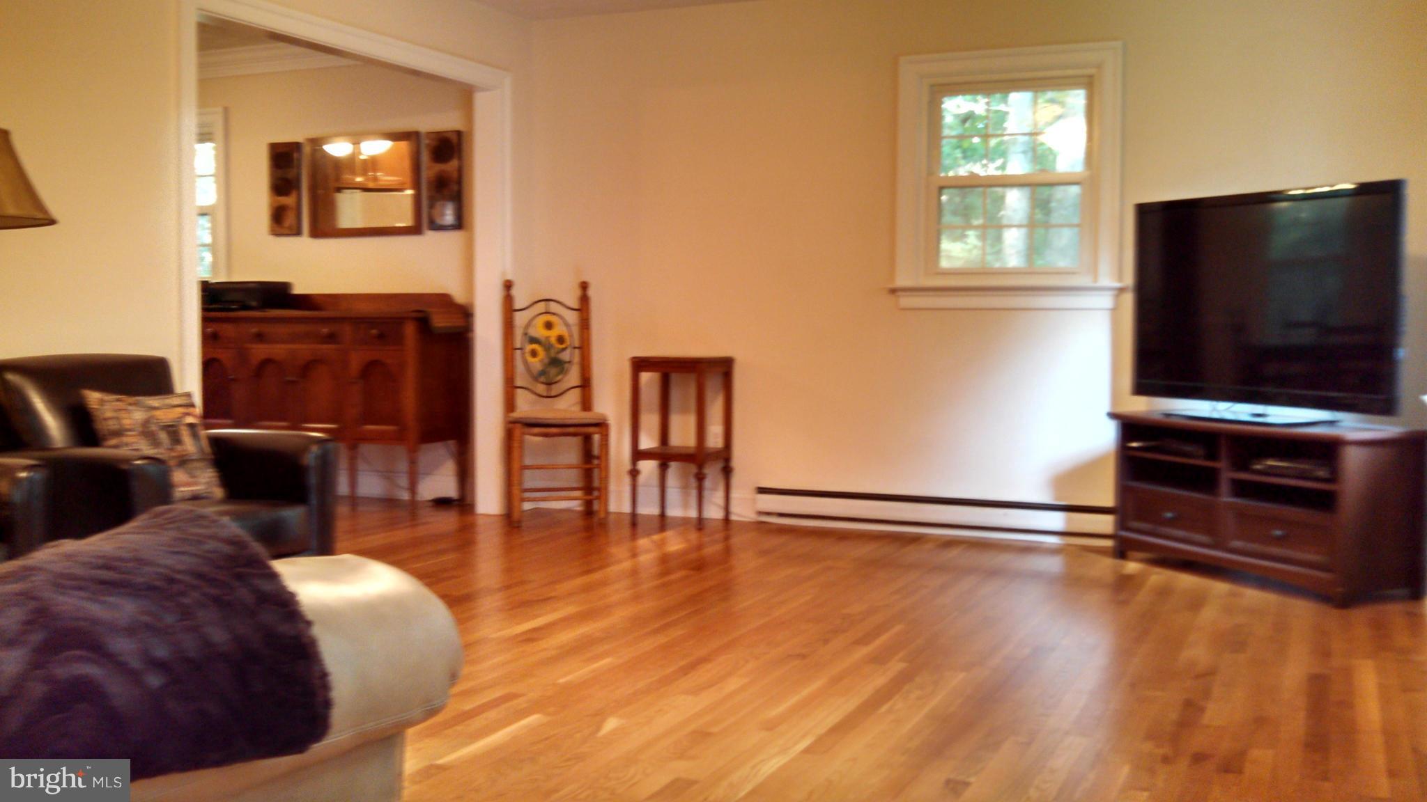 7849 Rogues Road Catlett, VA 20119 - Photo 14 of 16 Living Room