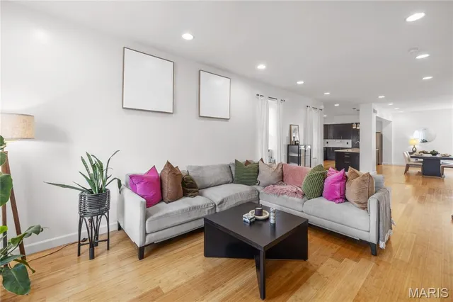 $279,000 | 3449 Tennessee Avenue, St. Louis, MO 63118