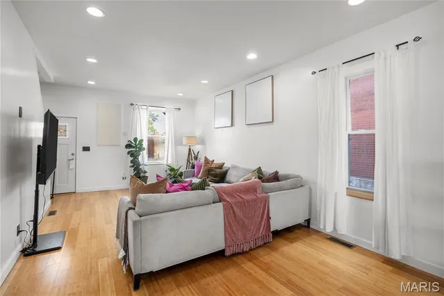 $279,000 | 3449 Tennessee Avenue, St. Louis, MO 63118