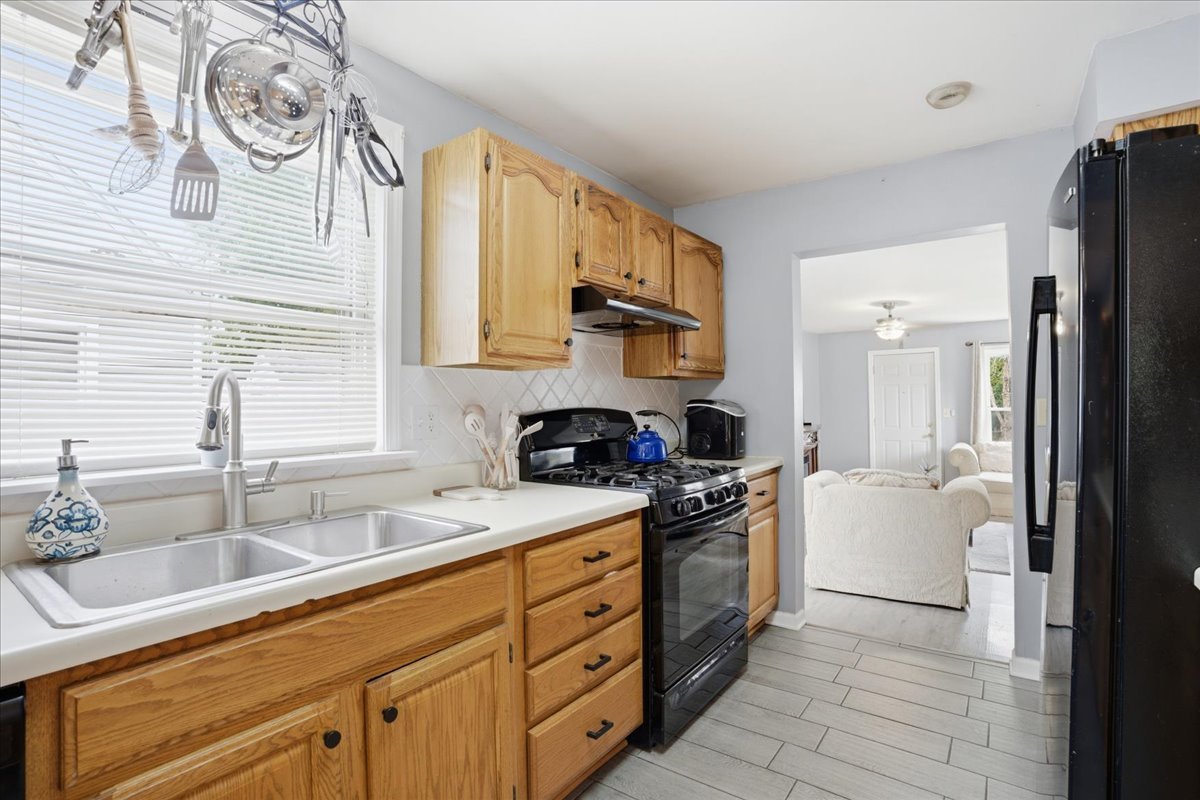 551 Sunset Drive Elgin, IL 60123 - Photo 11 of 27