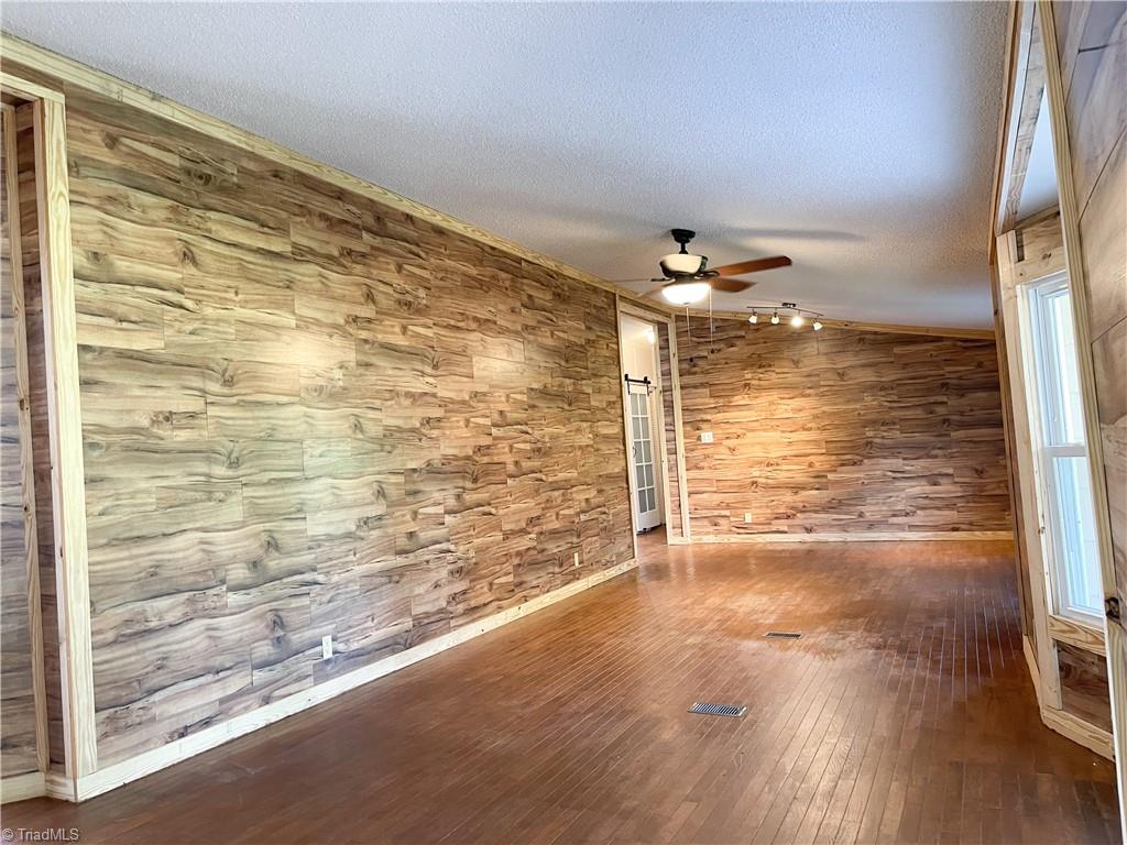 1352 Gravitte Road Pilot Mountain, NC 27041 - Photo 11 of 43 living room
