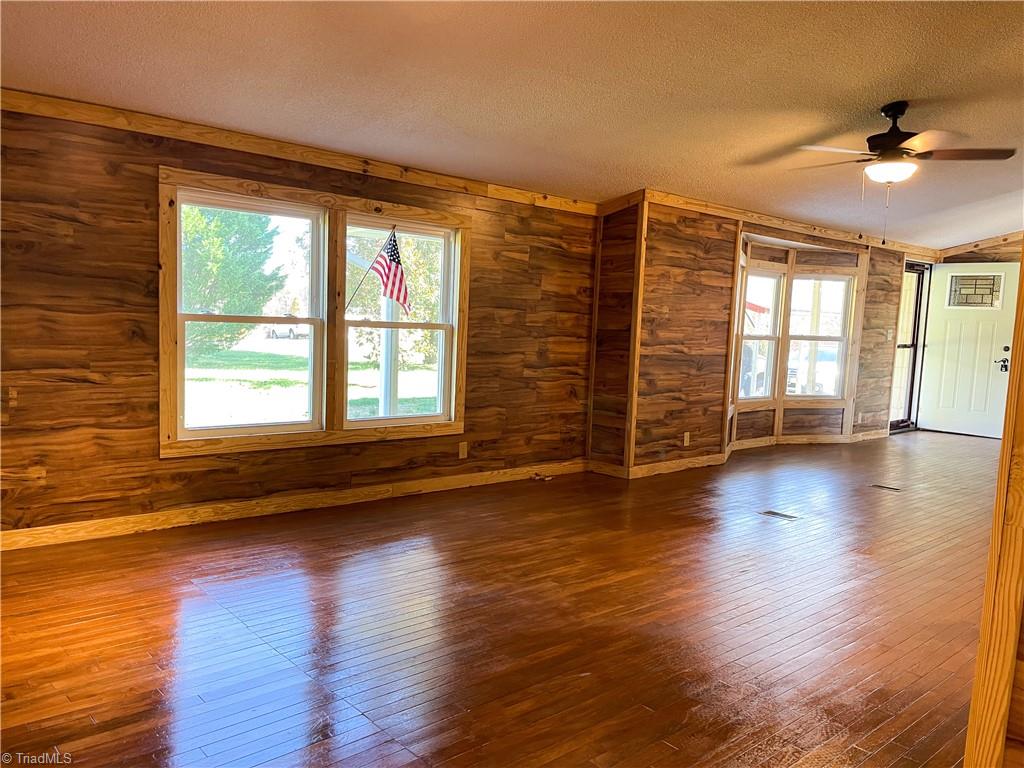 1352 Gravitte Road Pilot Mountain, NC 27041 - Photo 12 of 43 living room