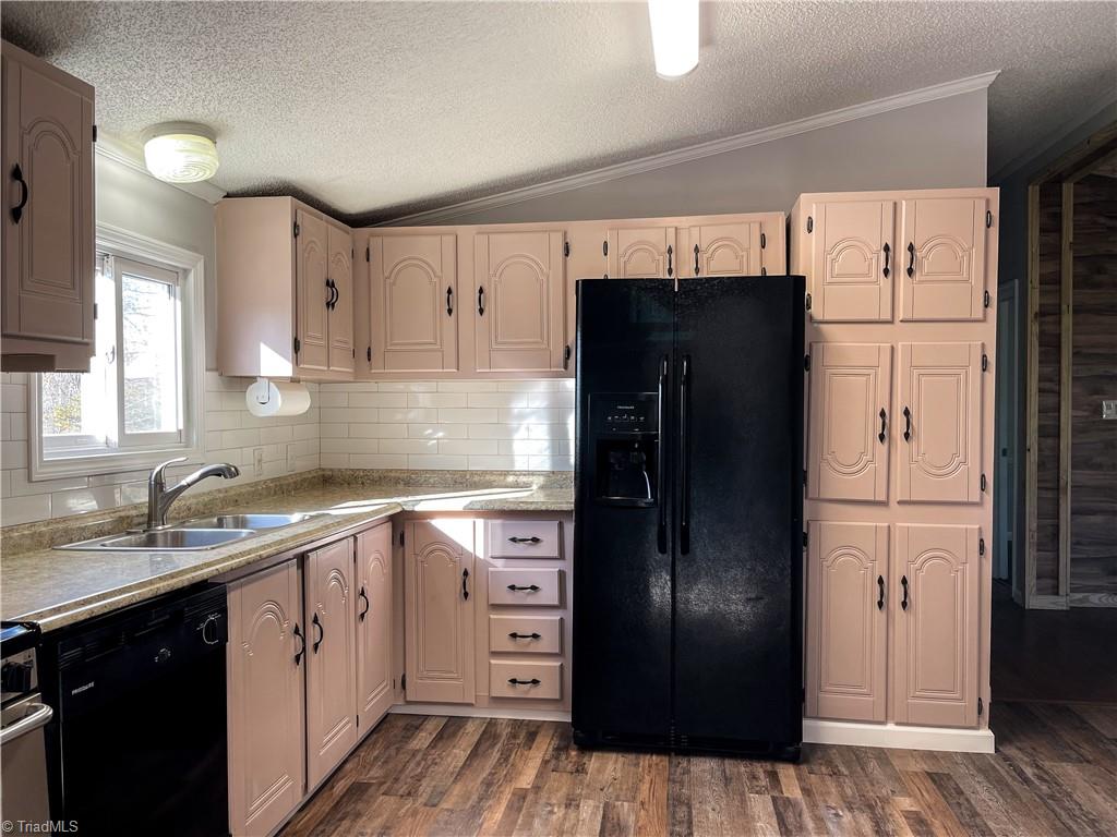 1352 Gravitte Road Pilot Mountain, NC 27041 - Photo 5 of 43 kitchen