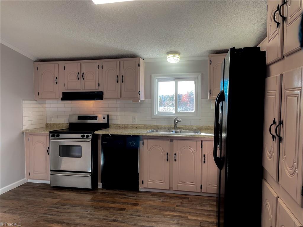 1352 Gravitte Road Pilot Mountain, NC 27041 - Photo 7 of 43 kitchen