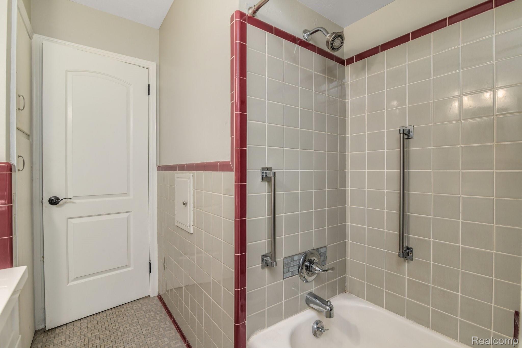 1315 Cadieux Road Grosse Pointe, MI 48230 - Photo 16 of 32 12-web-or-mls-1315 Cadieux Road - Grosse Pointe0011.jpg