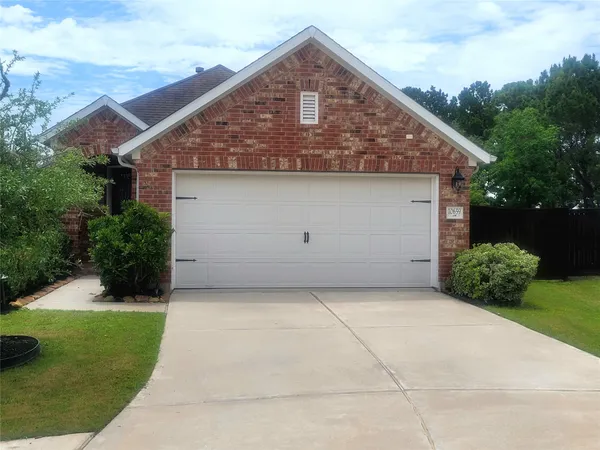 $2,500 | 10659 Dolce Lane, Rosharon, TX 77583