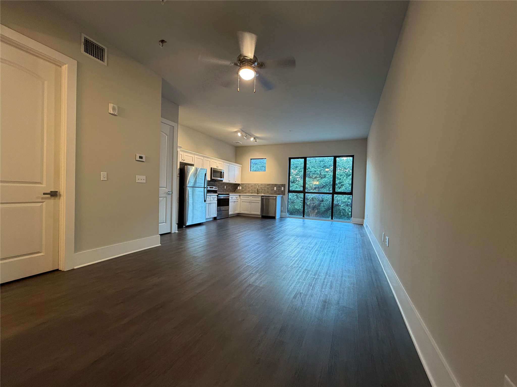 2727 Houston Avenue, Unit 202 Houston, TX 77009 - Photo 2 of 28