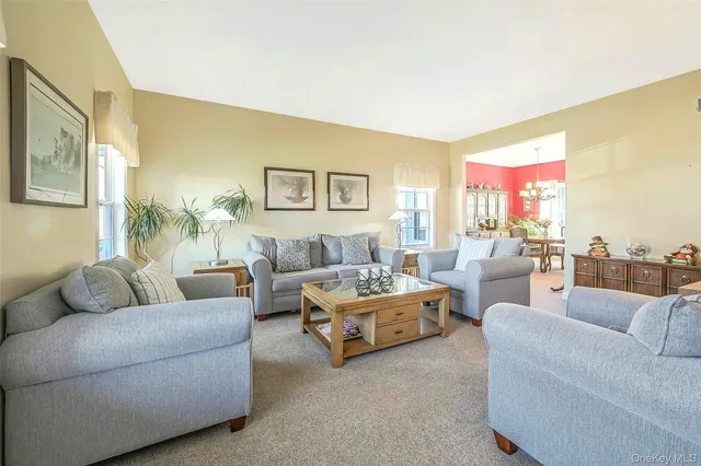 $849,900 | 6 Laurel Crescent, Manorville, NY 11949