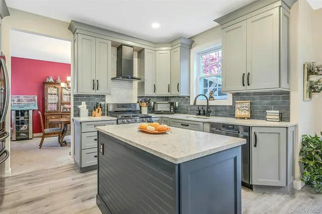 $849,900 | 6 Laurel Crescent, Manorville, NY 11949