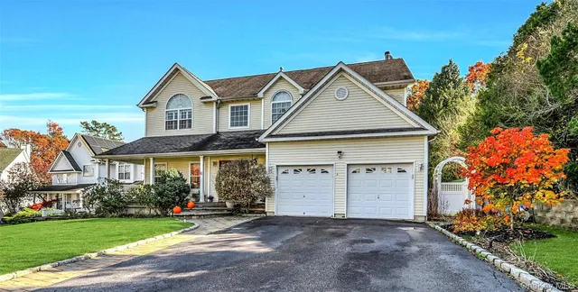 $849,900 | 6 Laurel Crescent, Manorville, NY 11949