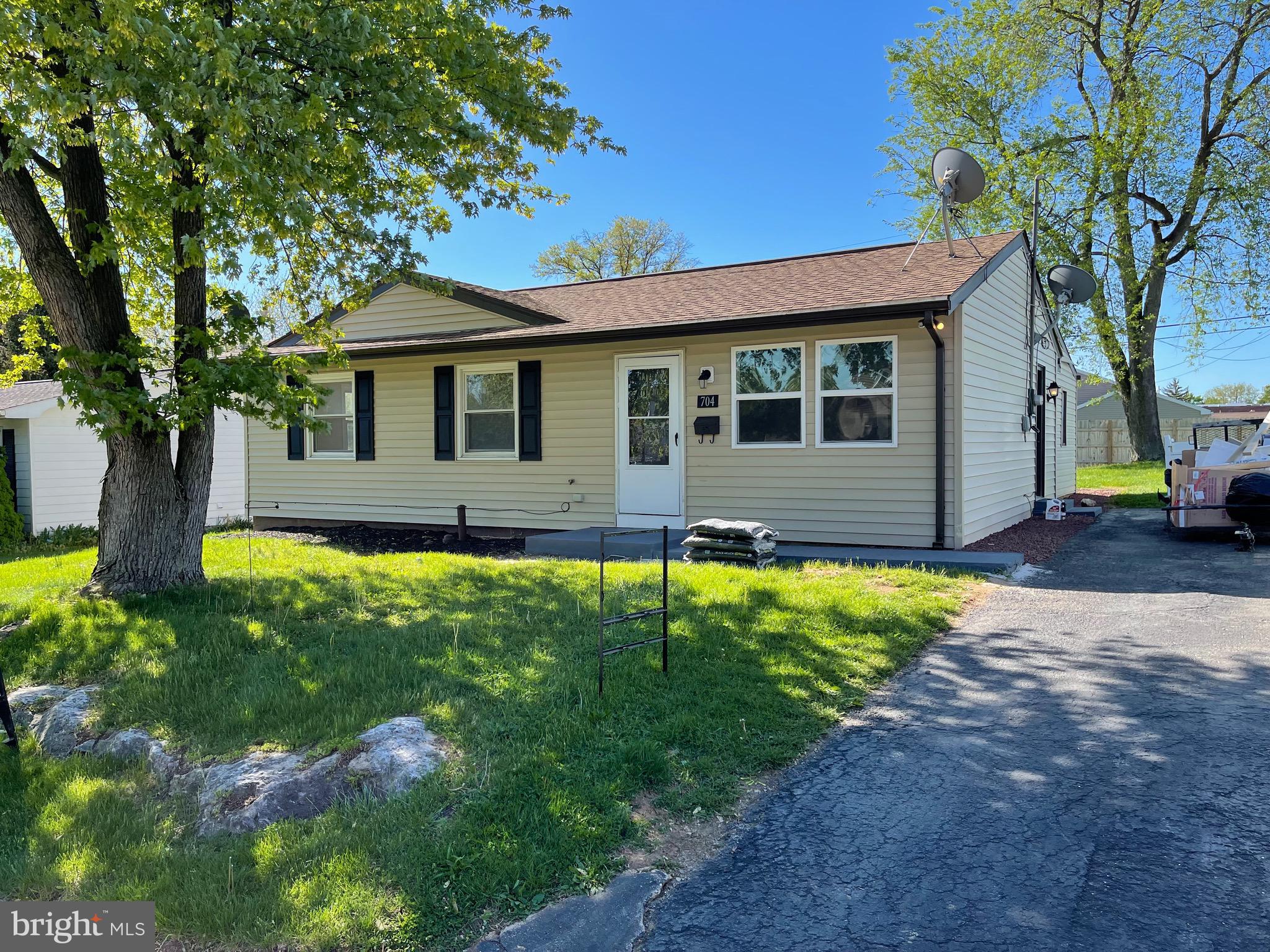 704 Gunnison Road York, PA 17404 - Photo 1 of 13
