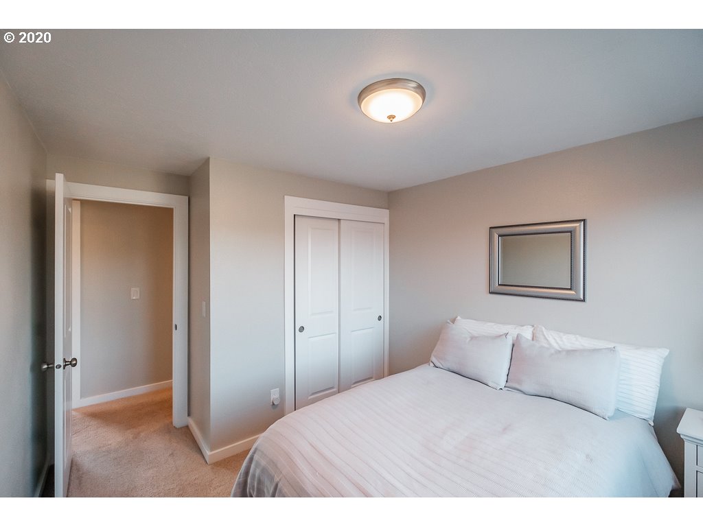 4439 Holly Street Springfield, OR 97478 - Photo 13 of 32