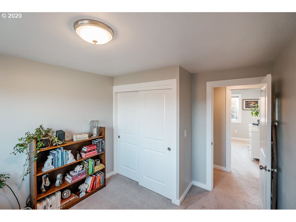 4439 Holly Street Springfield, OR 97478 - Photo 15 of 32