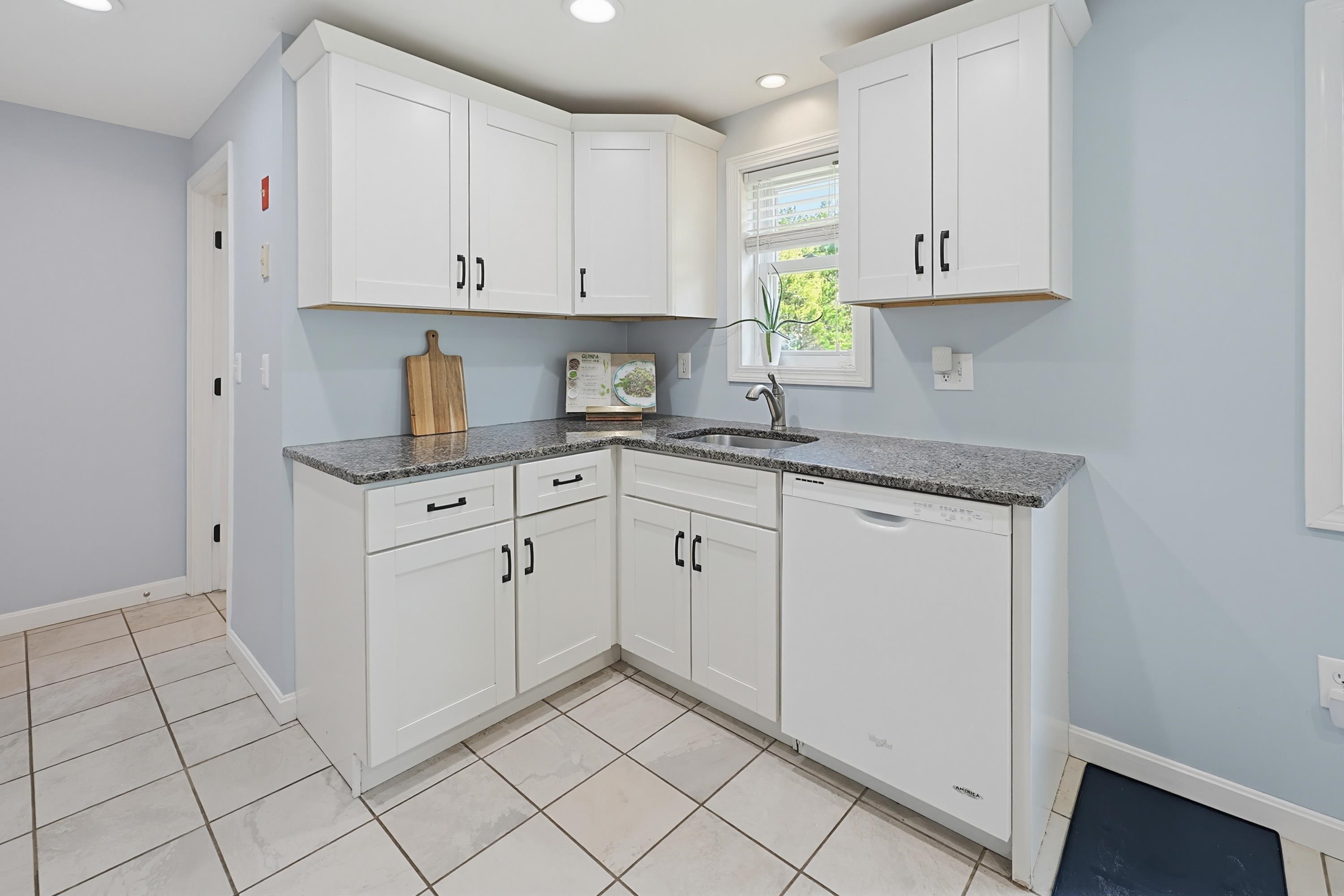 34 Juniper Road, Unit R Derry, NH 03038 - Photo 13 of 26