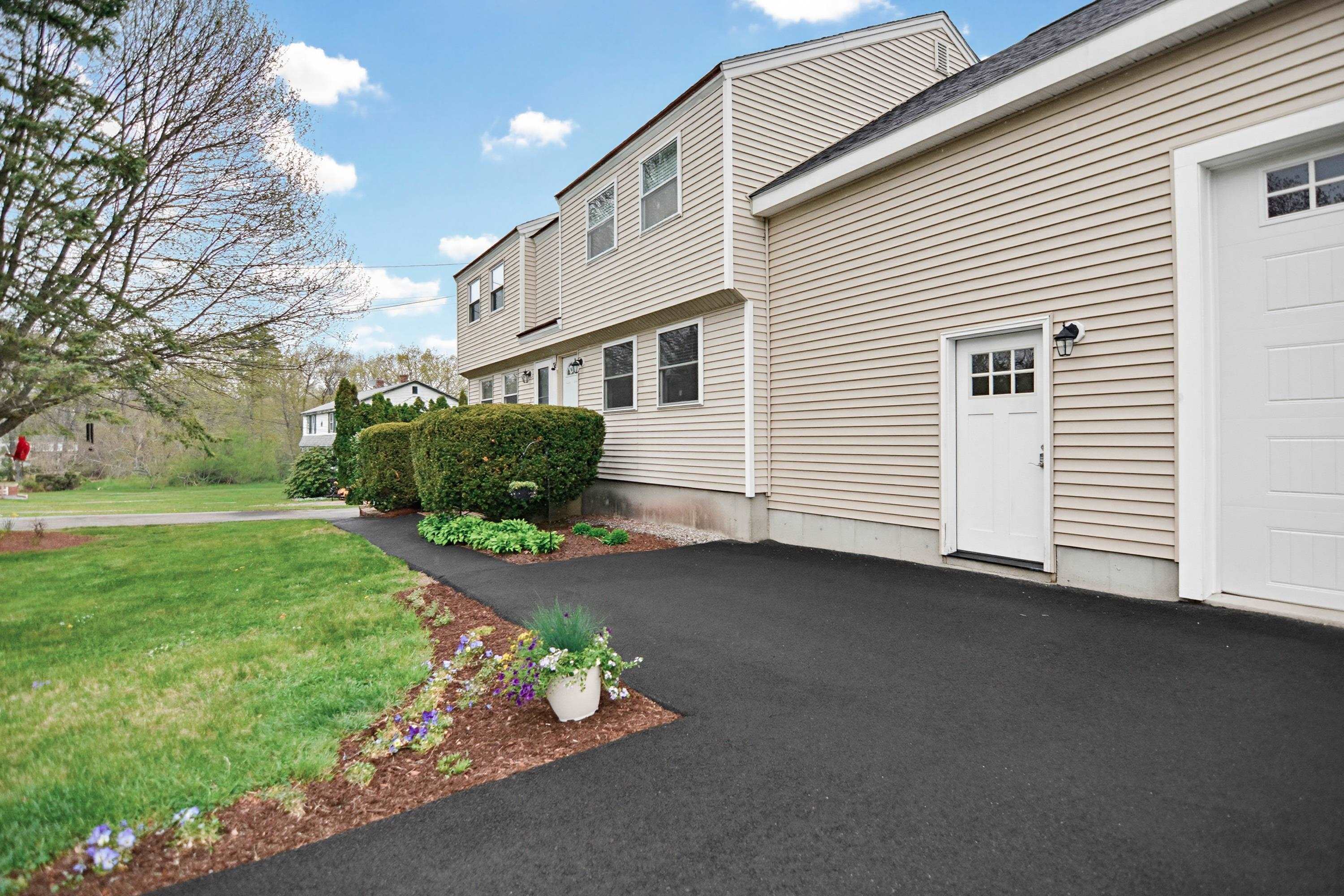 34 Juniper Road, Unit R Derry, NH 03038 - Photo 2 of 26