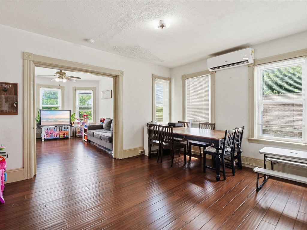 89 Gage Street Worcester, MA 01605 - Photo 4 of 41
