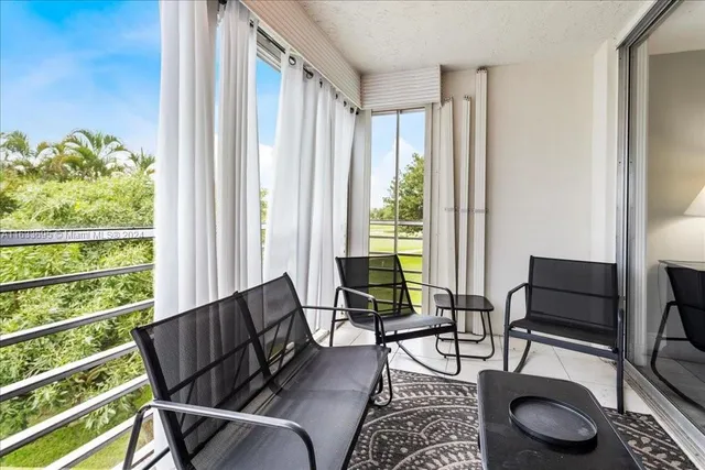 $335,000 | 3980 Oaks Clubhouse Drive, Unit 303, Pompano Beach, FL 33069