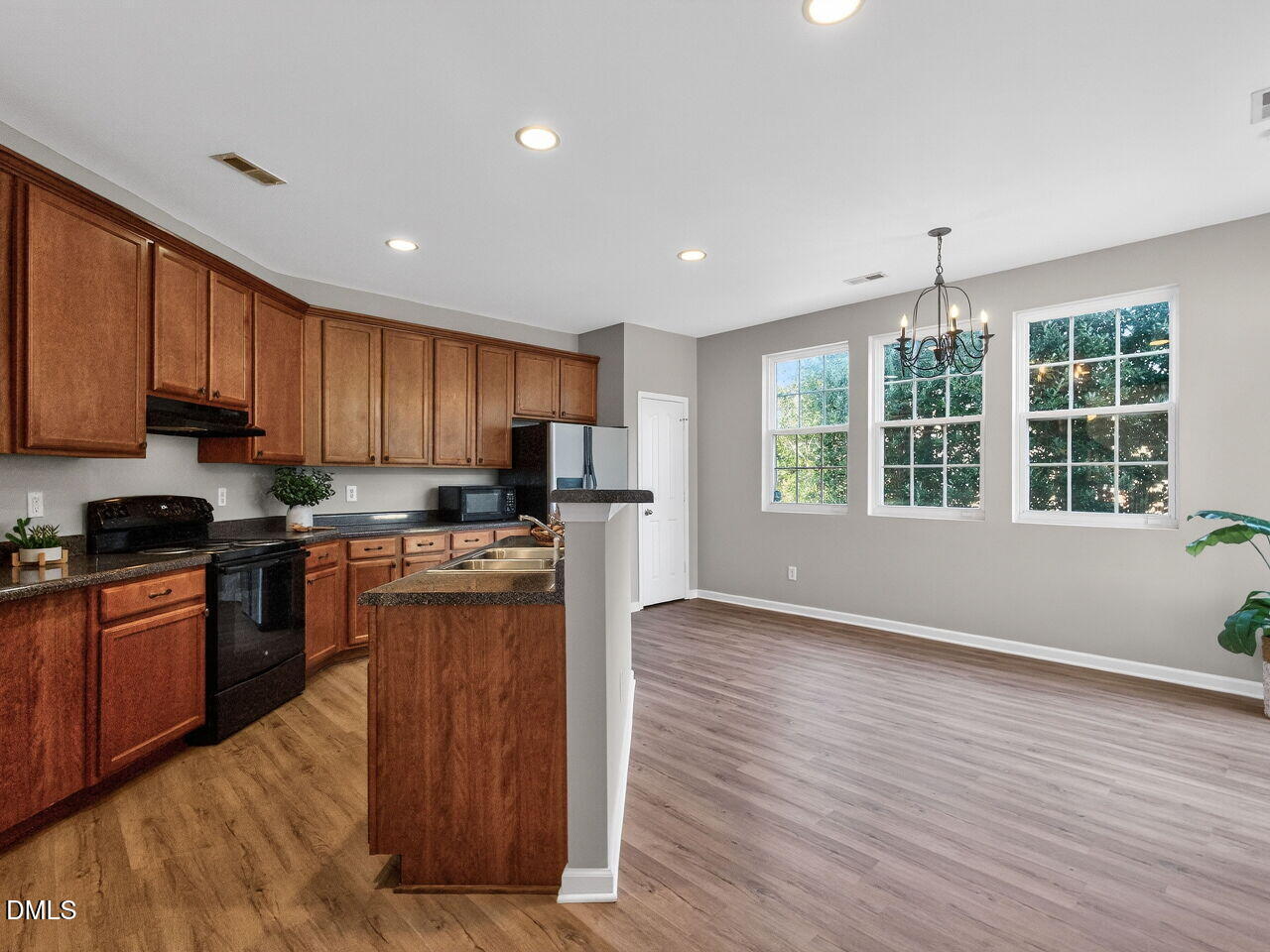 2620 Quarry Springs Road Raleigh, NC 27610 - Photo 9 of 29 Kitchen/Dining