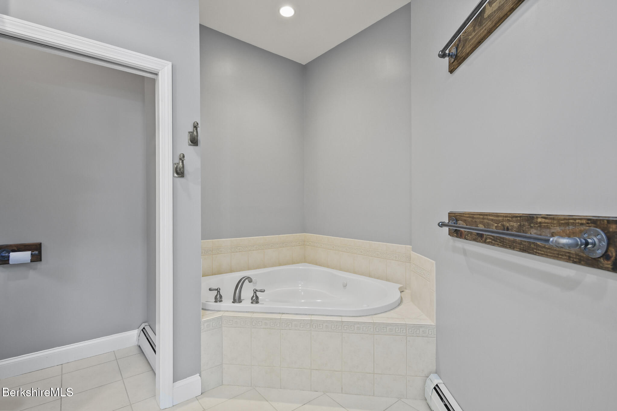 106 Stoney Brook Road Becket, MA 01223 - Photo 22 of 46 Primary Bath