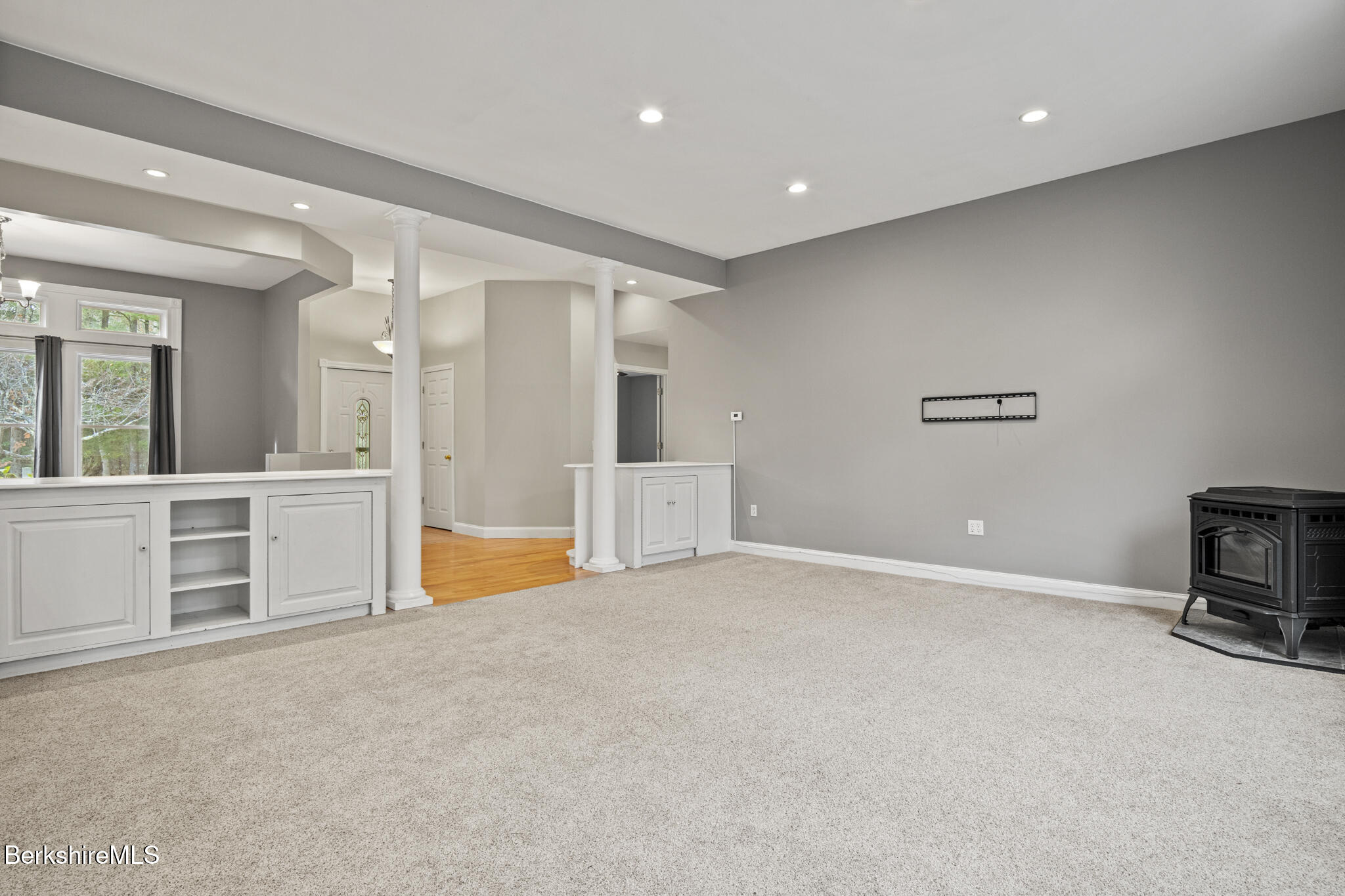 106 Stoney Brook Road Becket, MA 01223 - Photo 9 of 46 Living Room