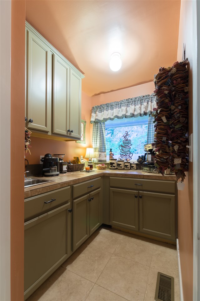 42025 North Boundary Road Elk, WA 99009 - Photo 11 of 20