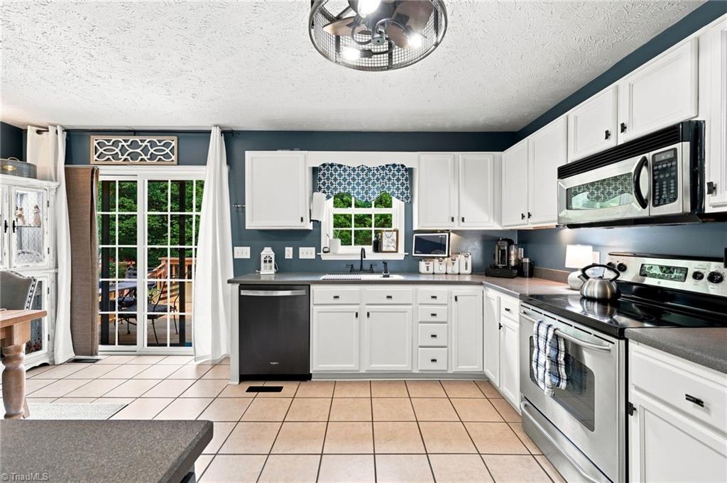 270 North Bridgewater Road Mount Airy, NC 27030 - Photo 10 of 35 Gallery Image 10