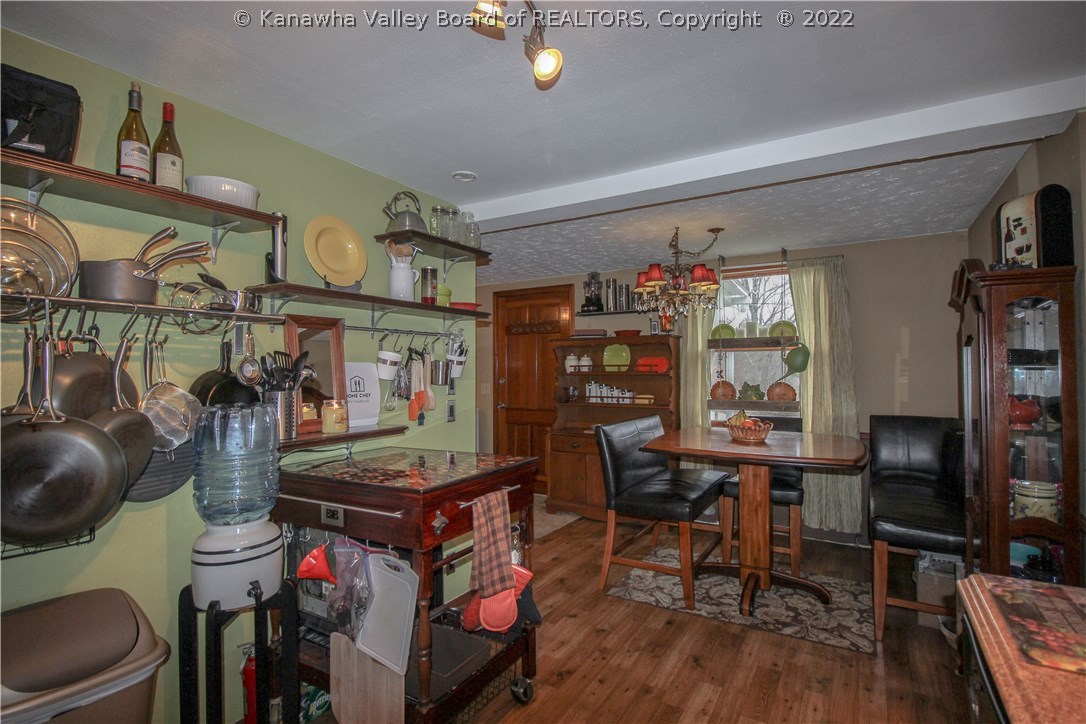 4504 Chestnut Road South Charleston, WV 25309 - Photo 10 of 30 Gallery Image 10
