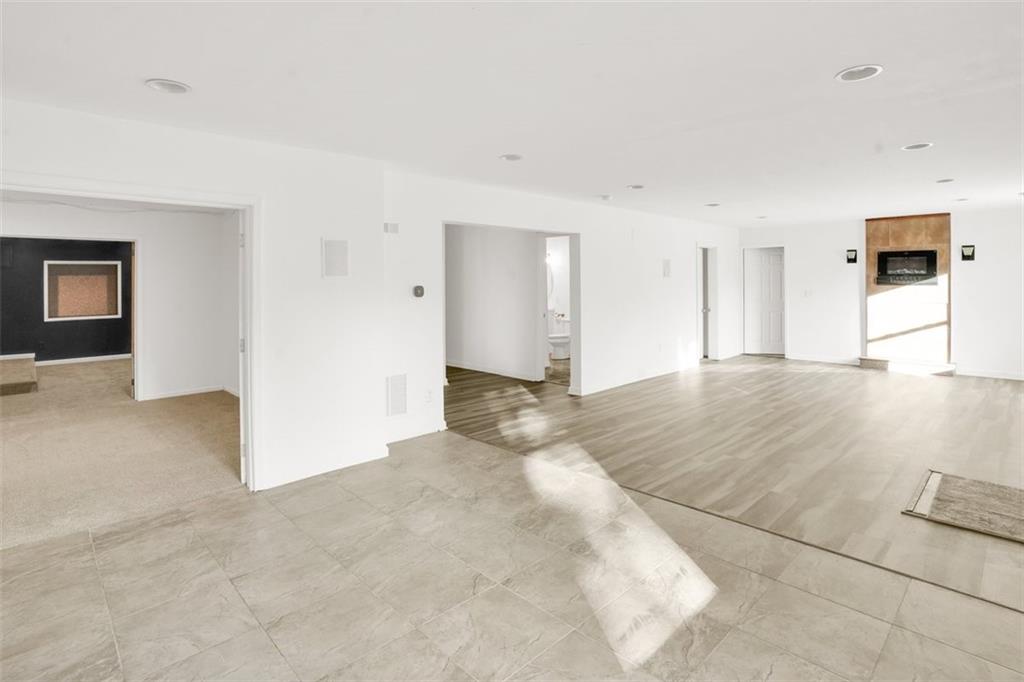 5280 Lakerock Way Southwest Atlanta, GA 30331 - Photo 28 of 33 a view of a big room with closet and windows