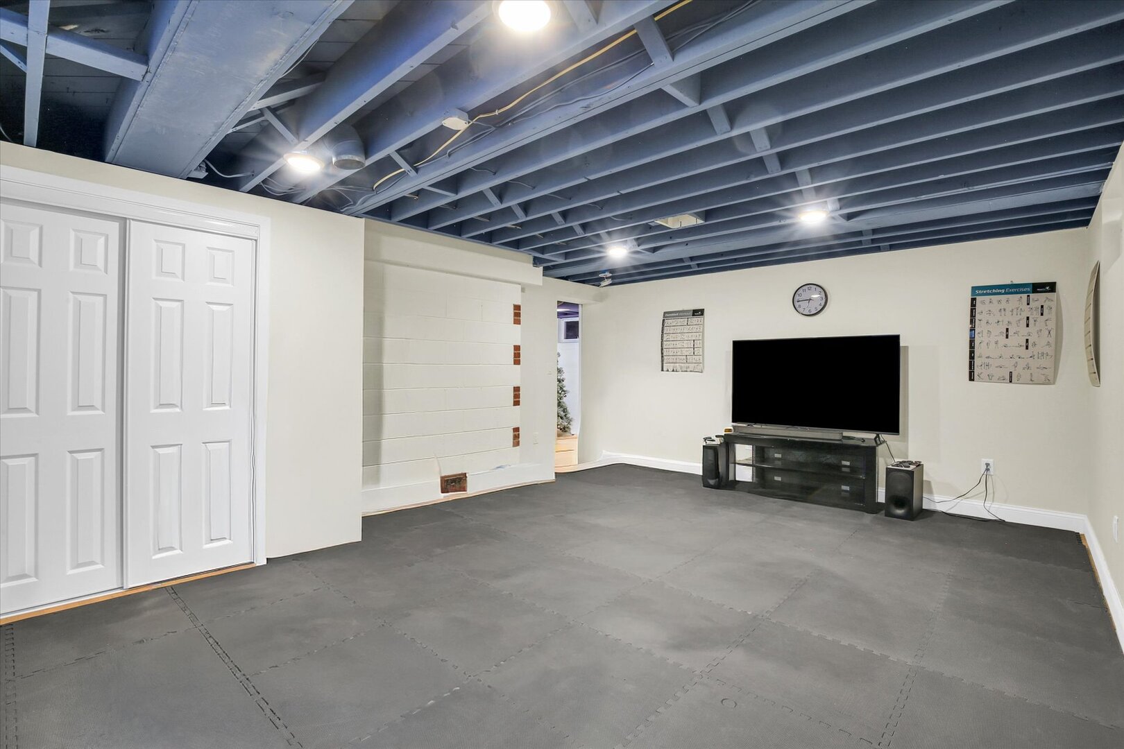 701 Hamilton Drive Champaign, IL 61820 - Photo 36 of 42 a view of an empty room with a flat screen tv