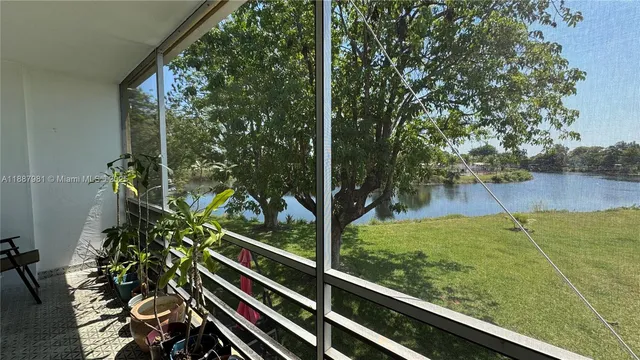 $130,000 | 160 Northeast 203rd Terrace, Unit E31, Miami Gardens, FL 33179